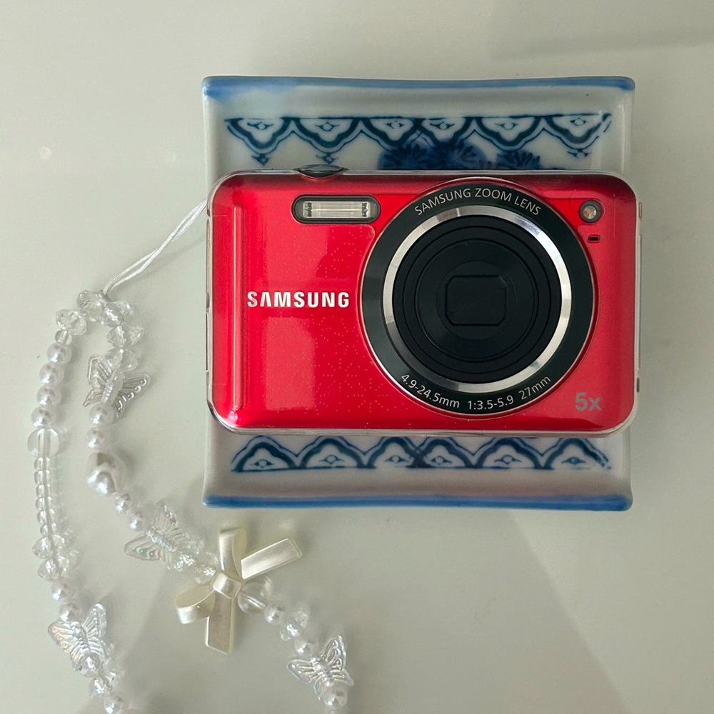 Samsung SL605 digital camera